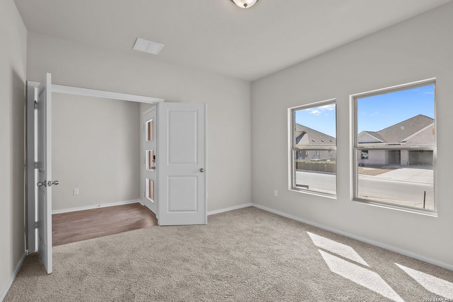 Spacious, unfurnished interior of a new home in Summerlin, San Antonio (Image 36).