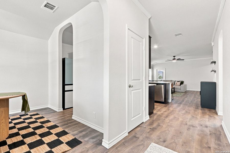 Spacious, unfurnished interior of a new home in Redbird Ranch, San Antonio (Image 26).
