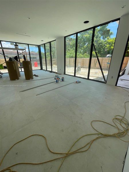 Spacious, unfurnished interior of a new home in , Miami (Image 10).