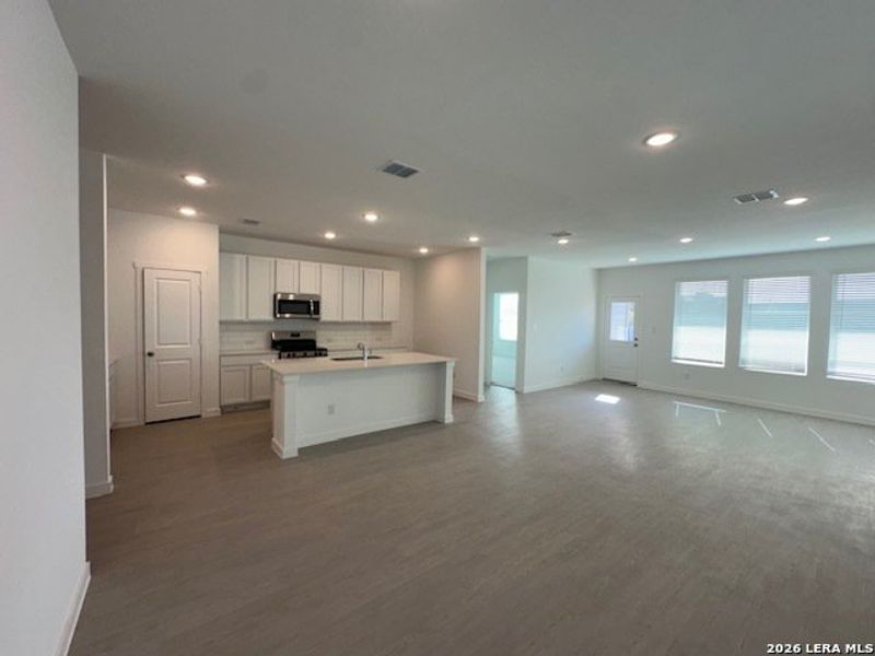 Spacious, unfurnished interior of a new home in Juniper Ranch, Spring Branch (Image 16).