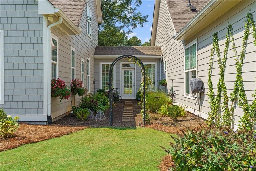 Exterior details and patio area of a home in , Monroe (Image 1).