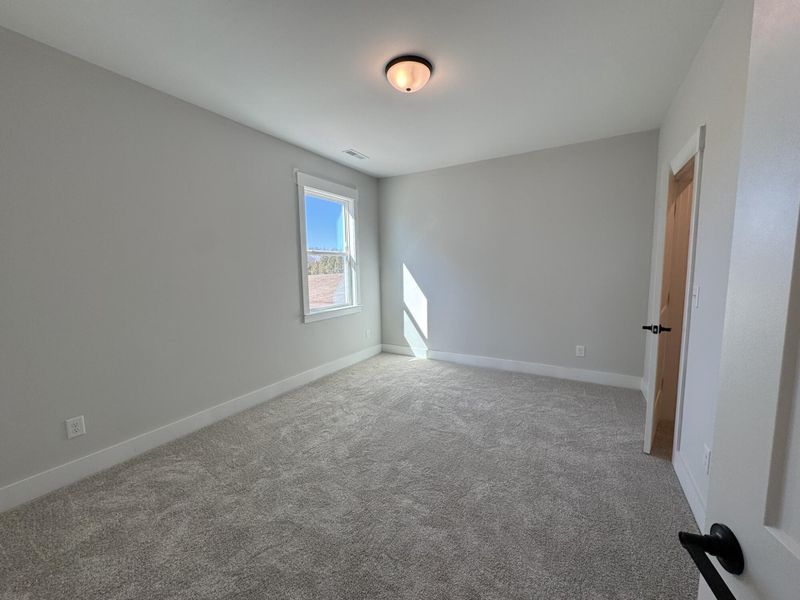 Spacious, unfurnished interior of a new home in Harmony, Harrisburg (Image 18).