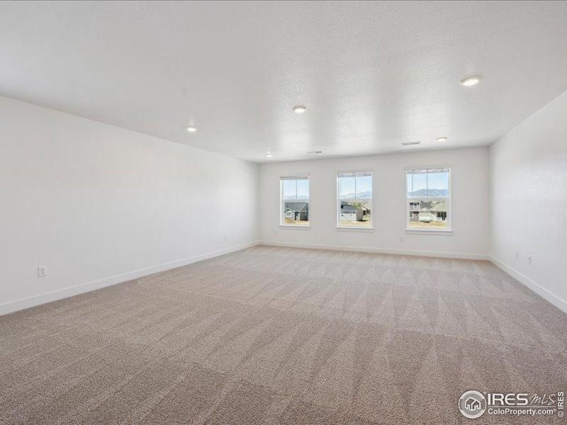 Spacious, unfurnished interior of a new home in Vantage, Berthoud (Image 25).