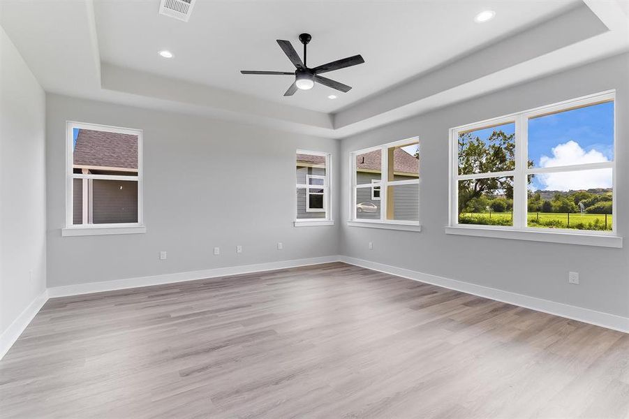 Spacious, unfurnished interior of a new home in , Marble Falls (Image 23).