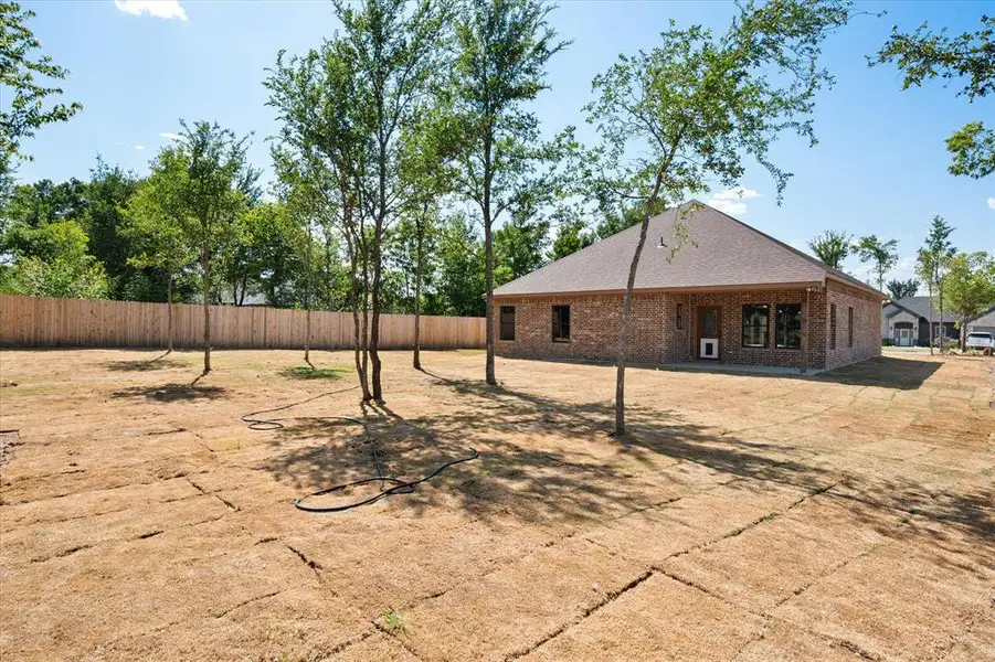 Exterior details and patio area of a home in , Cleburne (Image 4).