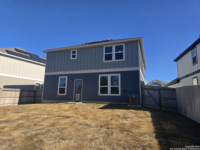 Exterior details and patio area of a home in Davis Ranch, San Antonio (Image 3).
