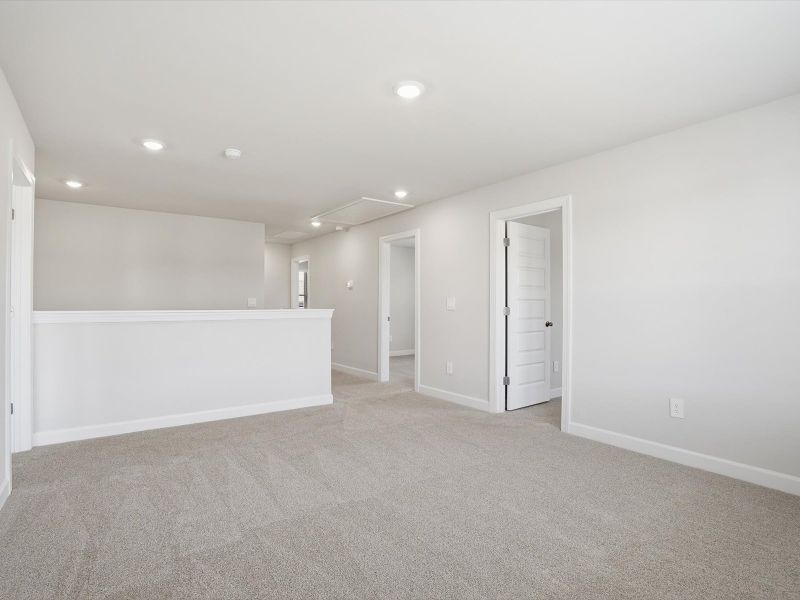 Spacious, unfurnished interior of a new home in Creek Ridge - Signature Collection, Spartanburg (Image 15). Spacious, unfurnished interior of a new home in Creek Ridge - Signature Collection, Spartanburg (Image 15).
