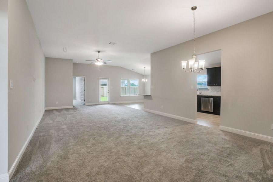 Spacious, unfurnished interior of a new home in Bayou Maison, Texas City (Image 12).