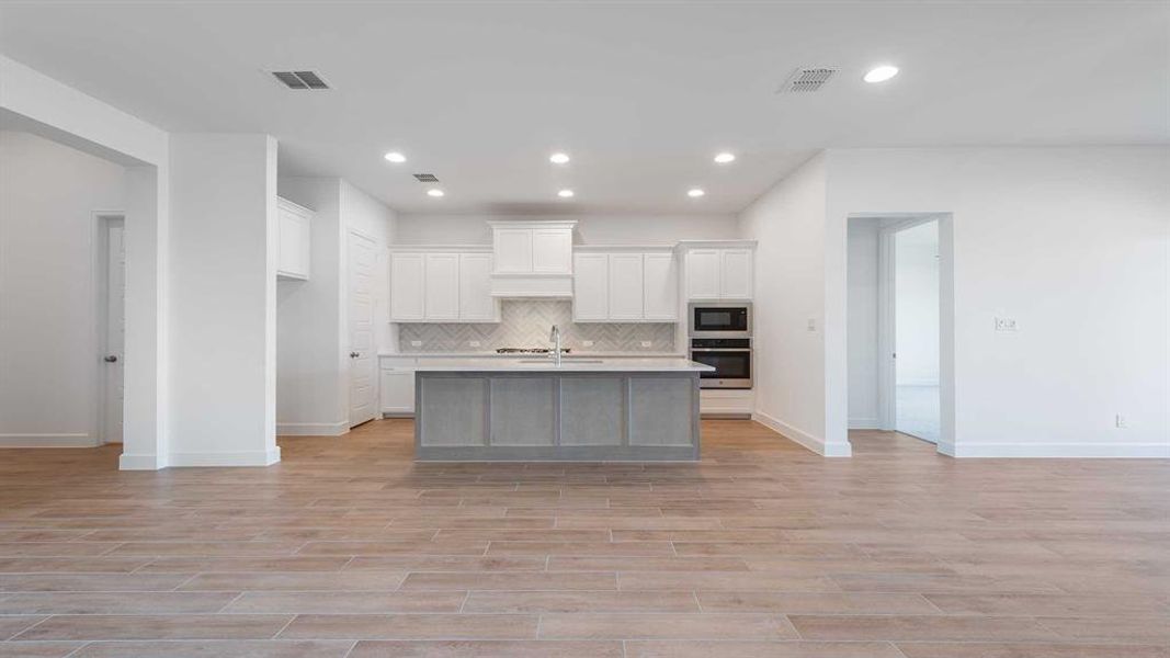 Spacious, unfurnished interior of a new home in Avondale 45', Fate (Image 14). Spacious, unfurnished interior of a new home in Avondale 45', Fate (Image 14).
