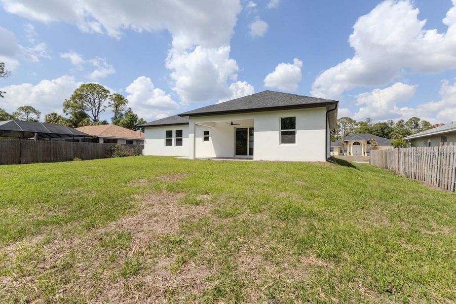 Exterior details and patio area of a home in , North Port (Image 3).