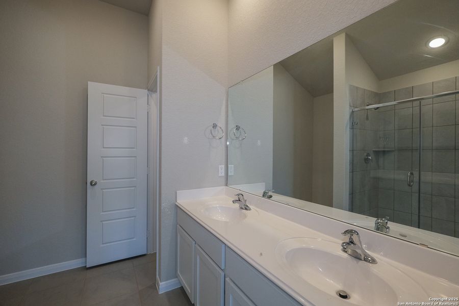 Furnished interior view inside a new home in Blue Ridge Ranch, San Antonio (Image 4). Furnished interior view inside a new home in Blue Ridge Ranch, San Antonio (Image 4).