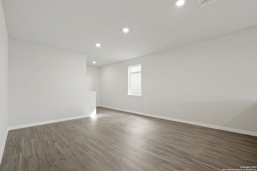 Spacious, unfurnished interior of a new home in Timber Creek, San Antonio (Image 26). Spacious, unfurnished interior of a new home in Timber Creek, San Antonio (Image 26).