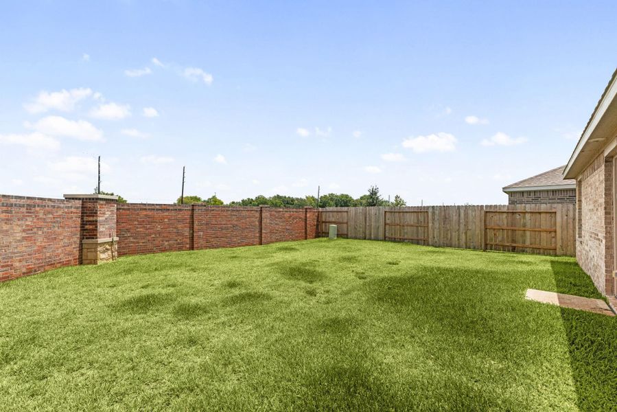 Exterior details and patio area of a home in , Katy (Image 19).