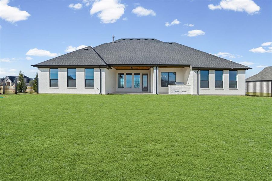 Exterior details and patio area of a home in SouthBend Estates, Granbury (Image 3).