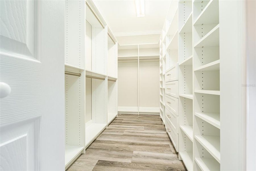 Spacious, unfurnished interior of a new home in , Tampa (Image 26).