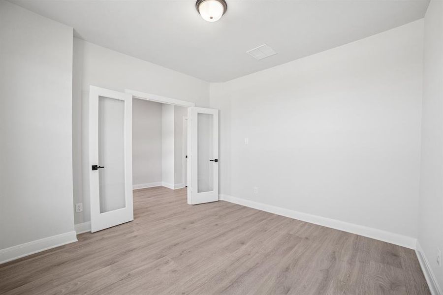 Spacious, unfurnished interior of a new home in Creekshaw – Classic, Royse City (Image 23). Spacious, unfurnished interior of a new home in Creekshaw – Classic, Royse City (Image 23).