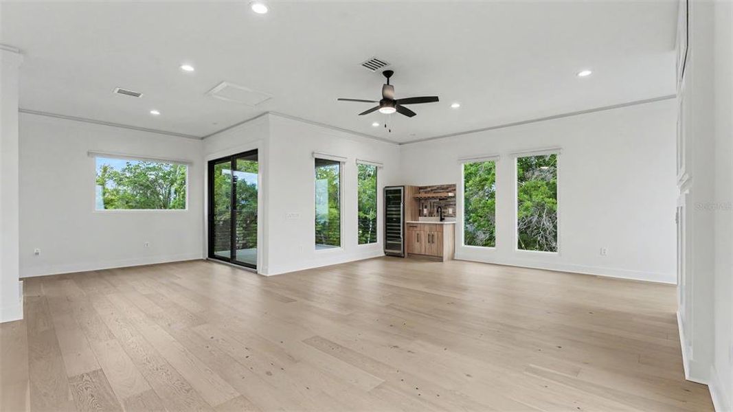 Spacious, unfurnished interior of a new home in , Lakeland (Image 38).