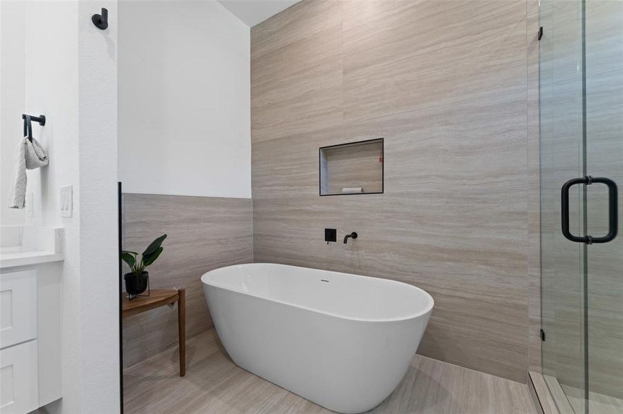 Furnished interior view inside a new home in , Dallas (Image 27). Furnished interior view inside a new home in , Dallas (Image 27).