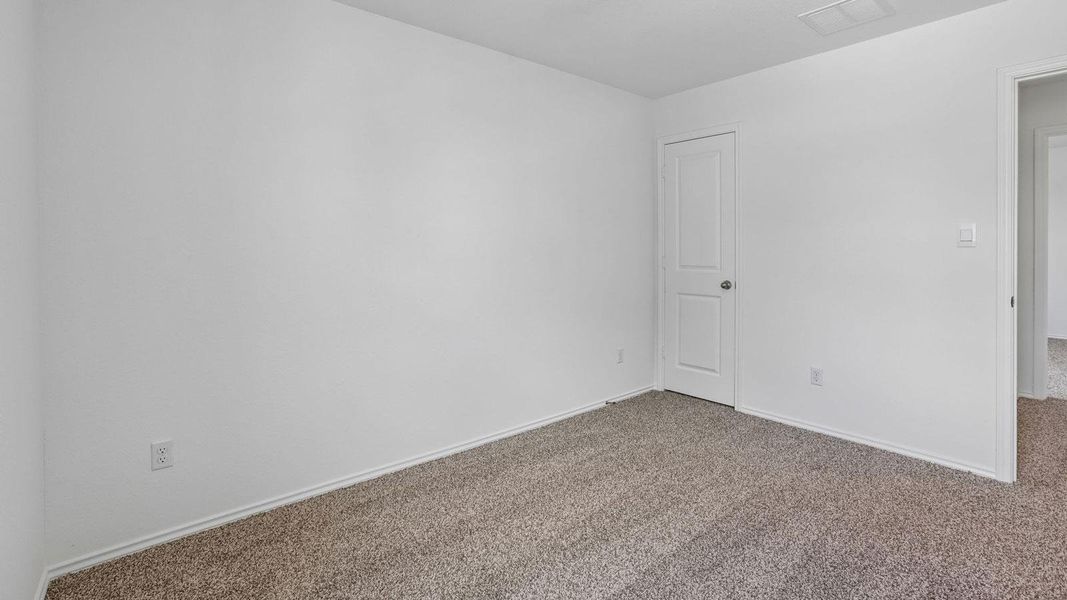 Spacious, unfurnished interior of a new home in Valverde, Bastrop (Image 26).