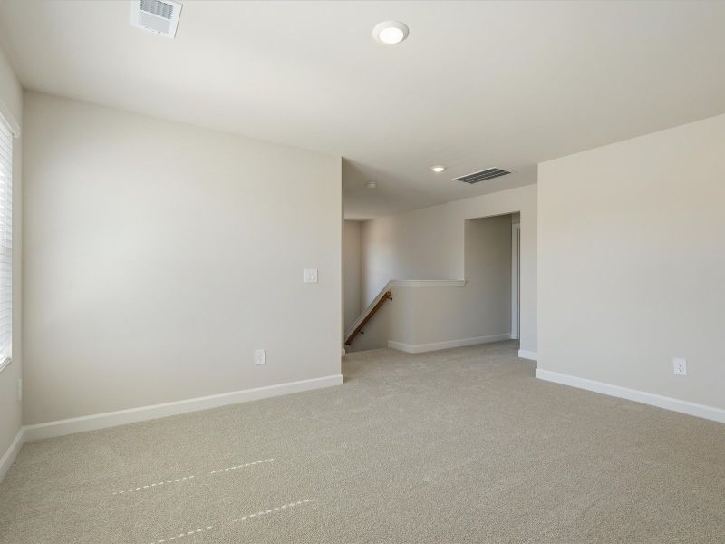 Spacious, unfurnished interior of a new home in Wexford Park, Fountain Inn (Image 13).