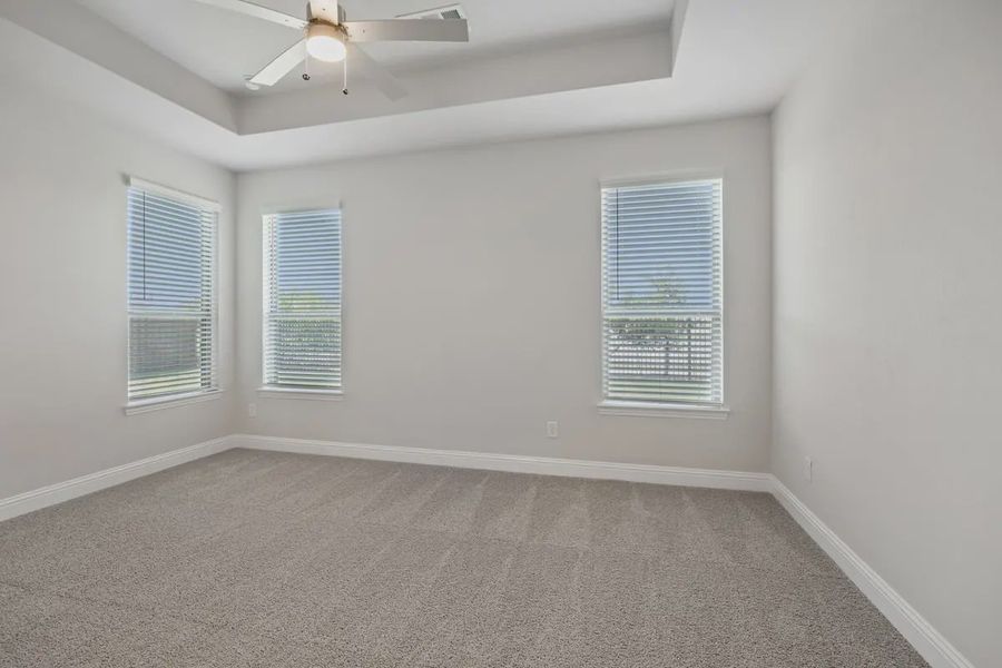 Spacious, unfurnished interior of a new home in Las Lomas, Forney (Image 20).
