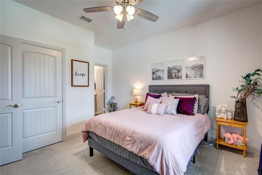 Furnished interior view inside a new home in , Lavon (Image 28).