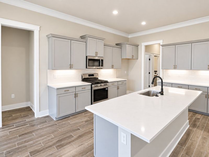 DSLD HOMES NEW CONSTRUCTION MOVE IN READY HOME IN LONGLEAF COMMUNITY LOCATED IN LUMBERTON, TX - Kitchen