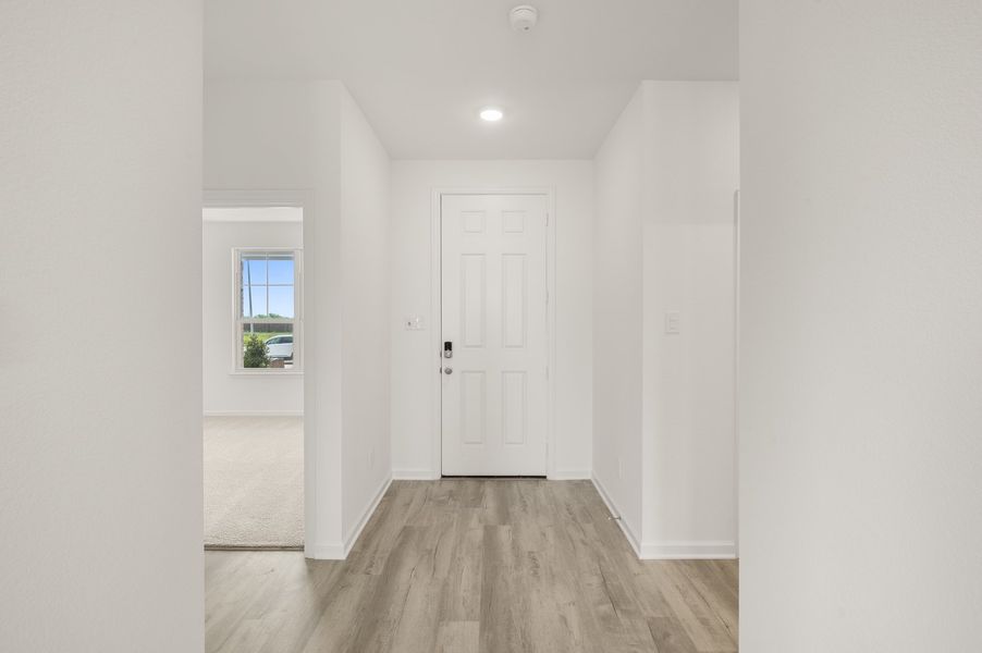 Spacious, unfurnished interior of a new home in Burgess Meadows, Cleburne (Image 25).