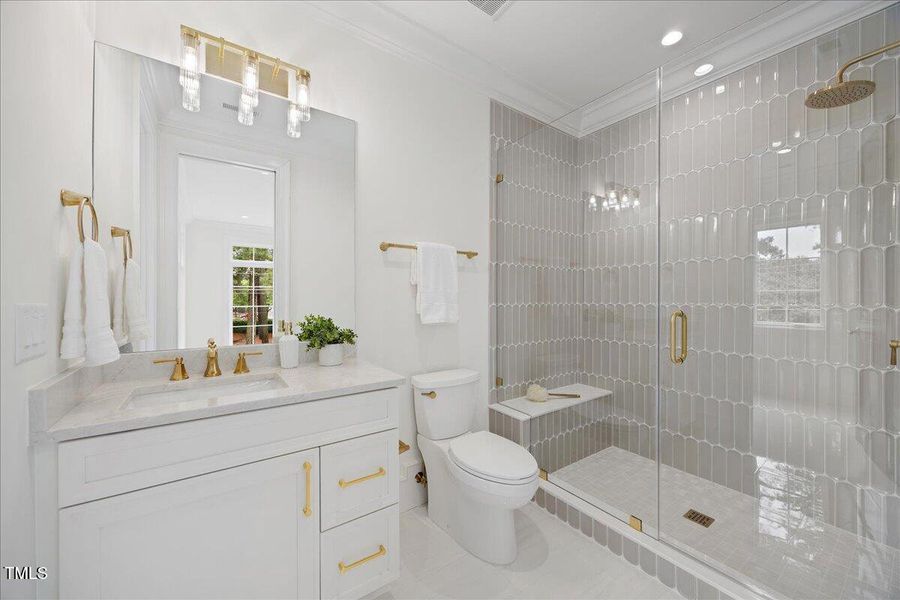 081-2A1A8416 081-2A1A8416