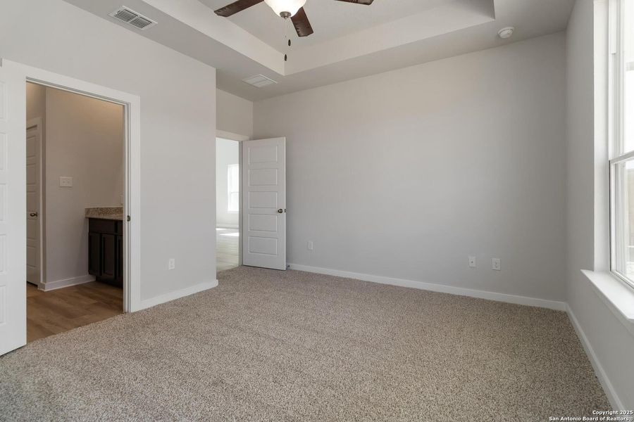 Spacious, unfurnished interior of a new home in Hunters Ranch, San Antonio (Image 23). Spacious, unfurnished interior of a new home in Hunters Ranch, San Antonio (Image 23).