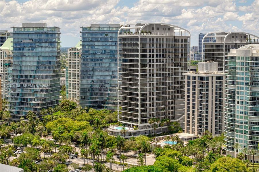 Condo located in Miami, FL showcasing its design and architecture (Image 2). Condo located in Miami, FL showcasing its design and architecture (Image 2).