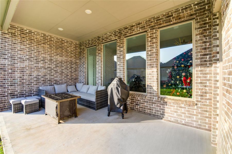 Exterior details and patio area of a home in Jordan Ranch: Vista Collection, Fulshear (Image 26).