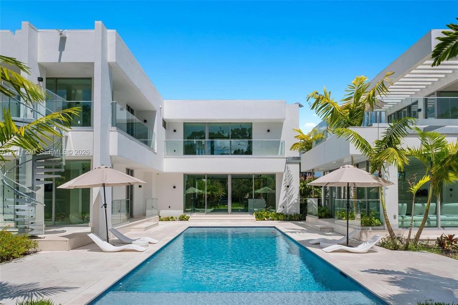 Condo located in Weston, FL showcasing its design and architecture (Image 30). Condo located in Weston, FL showcasing its design and architecture (Image 30).
