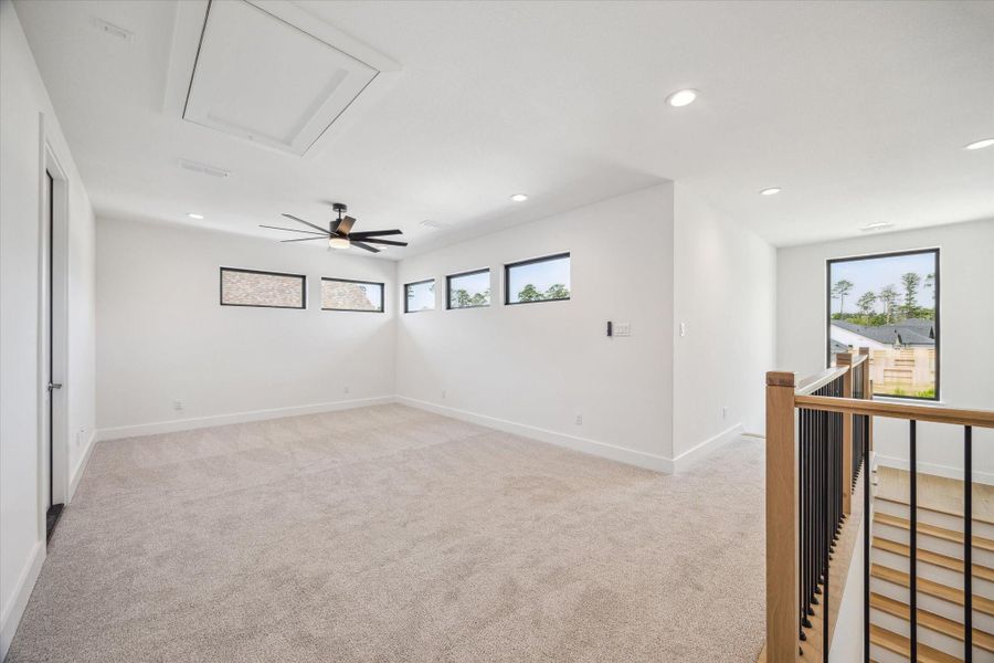Upstairs loft space without virtual staging. Upstairs loft space without virtual staging.