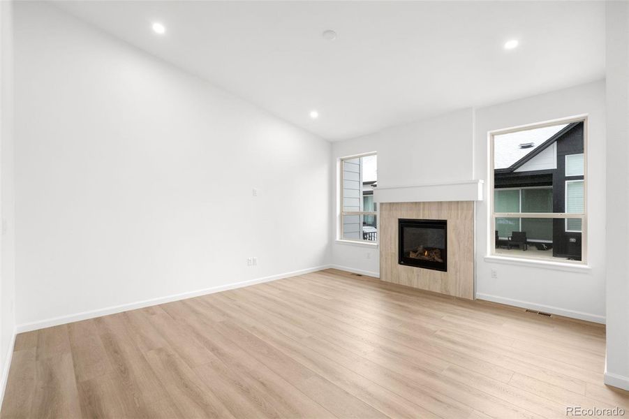 Spacious, unfurnished interior of a new home in Deer Creek, Littleton (Image 25).