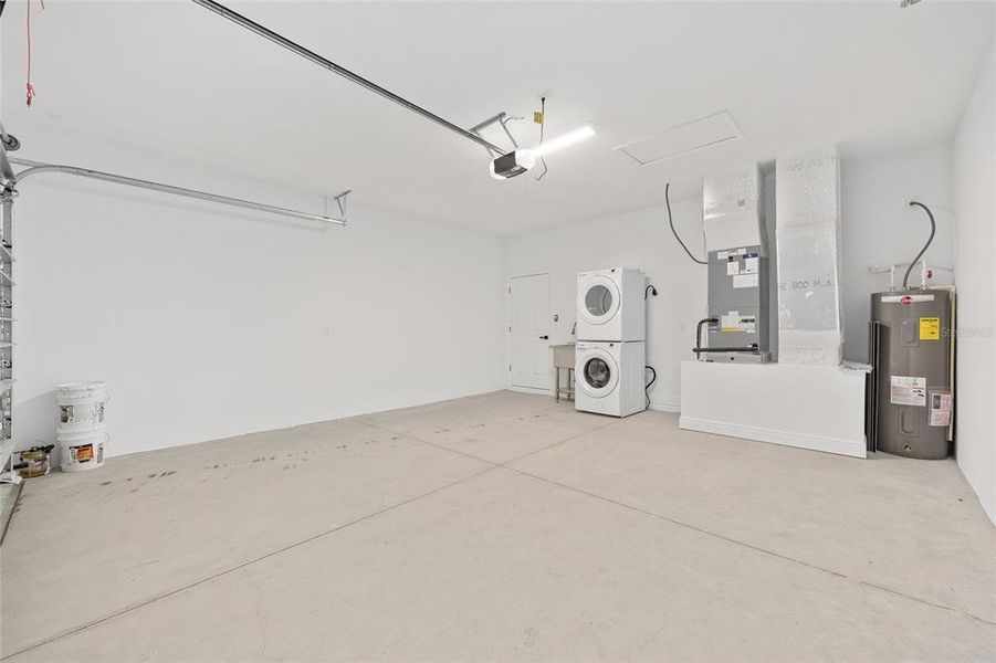 Spacious, unfurnished interior of a new home in , Summerfield (Image 15).