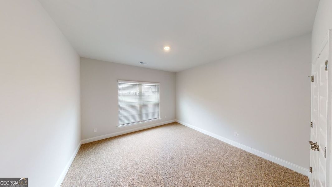 Spacious, unfurnished interior of a new home in Oakview Estates, Macon (Image 20).