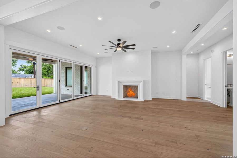 Spacious, unfurnished interior of a new home in , Alamo Heights (Image 49).