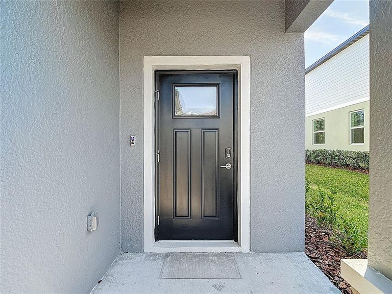 Exterior details and patio area of a home in , Land O' Lakes (Image 4).