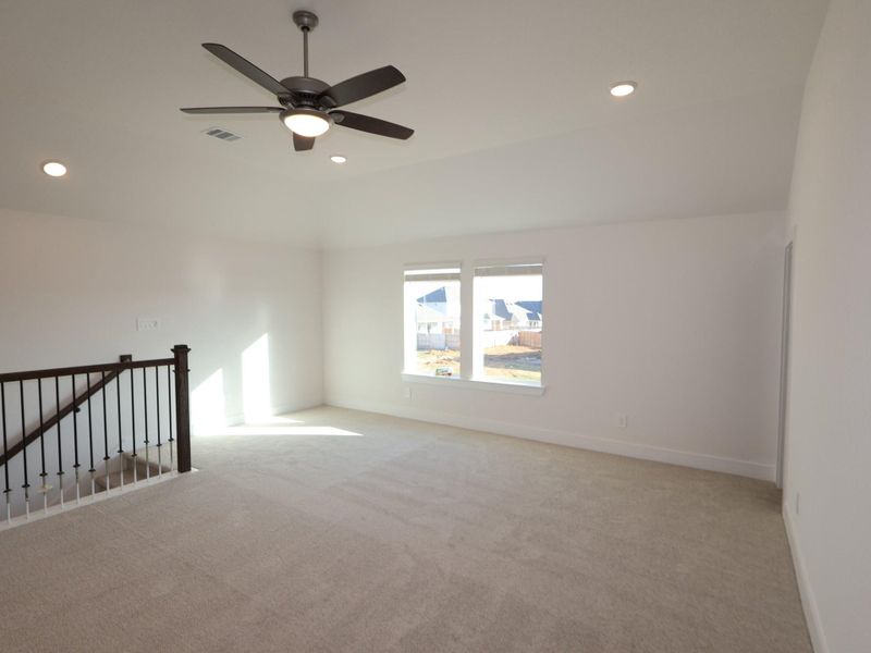 Spacious, unfurnished interior of a new home in Sorella, Tomball (Image 18).