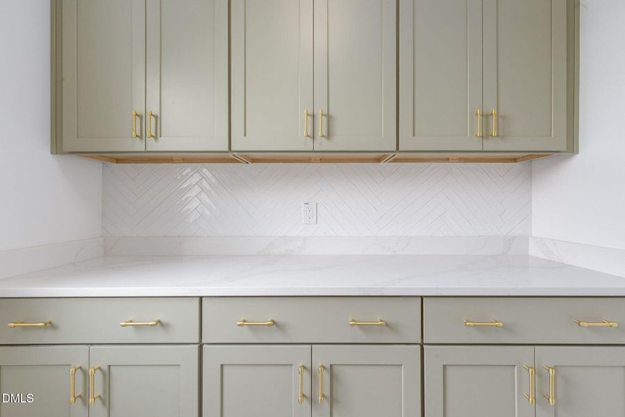 54-web-or-mls-Roombiance54