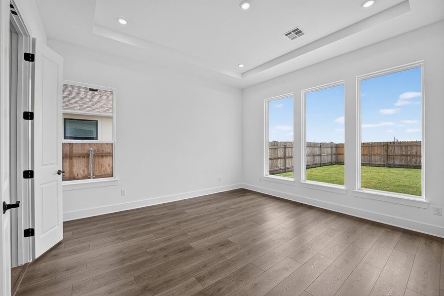 Spacious, unfurnished interior of a new home in Santa Rita Ranch, Liberty Hill (Image 24).
