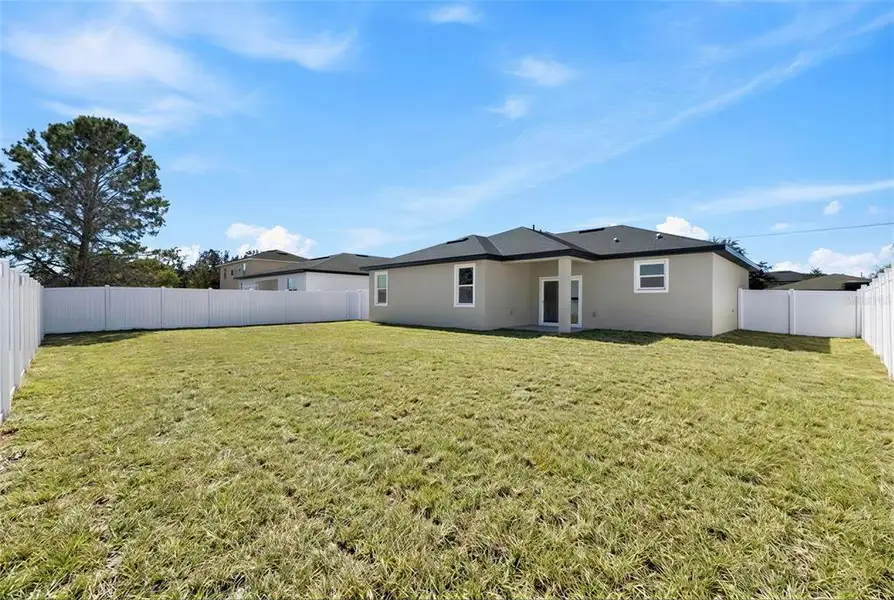 Exterior details and patio area of a home in , Poinciana (Image 4).
