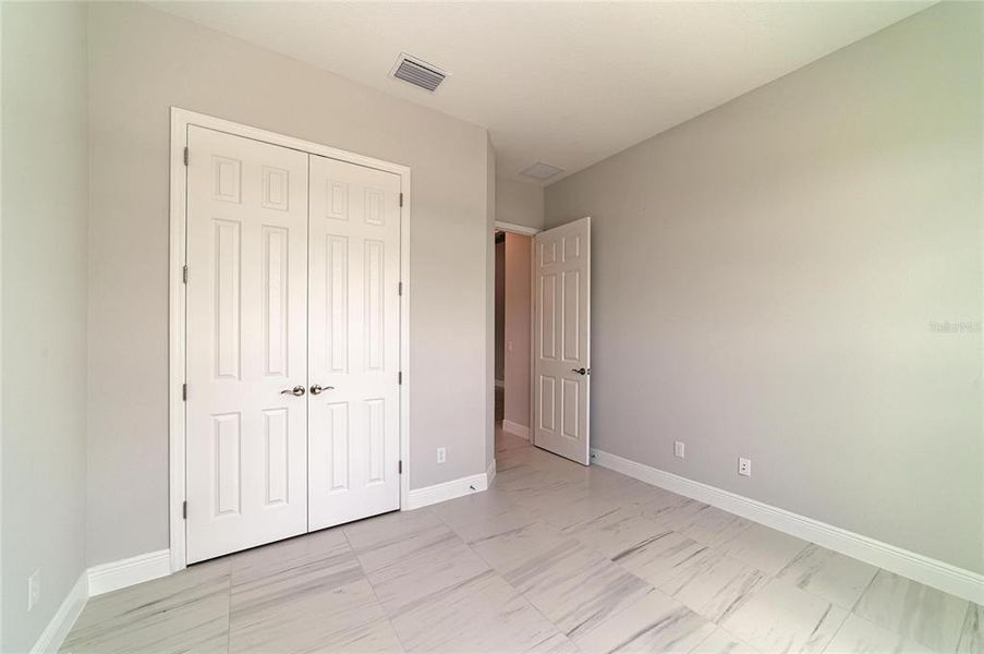 Spacious, unfurnished interior of a new home in Mirada, San Antonio (Image 25).