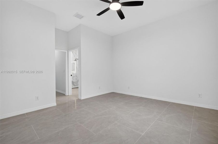 Spacious, unfurnished interior of a new home in , Lehigh Acres (Image 19).