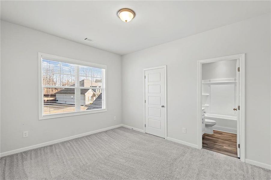 Spacious, unfurnished interior of a new home in Overlook at Marina Bay, Gainesville (Image 22).