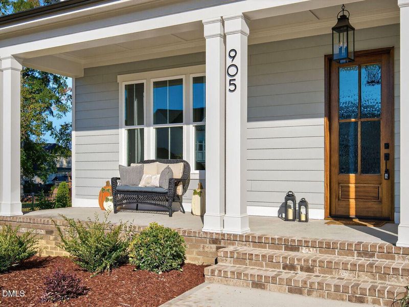 003-1280x960-front-porch