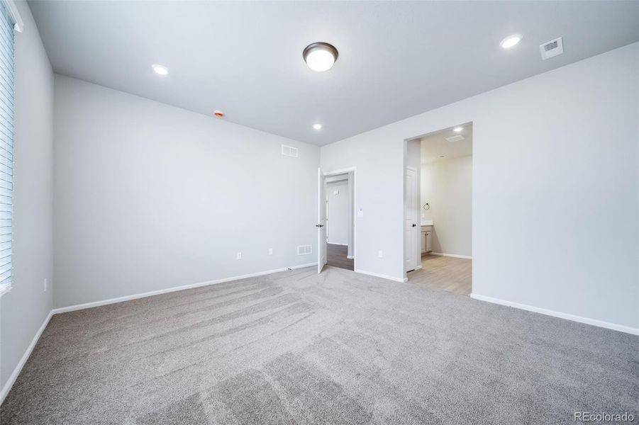 Spacious, unfurnished interior of a new home in , Aurora (Image 21).