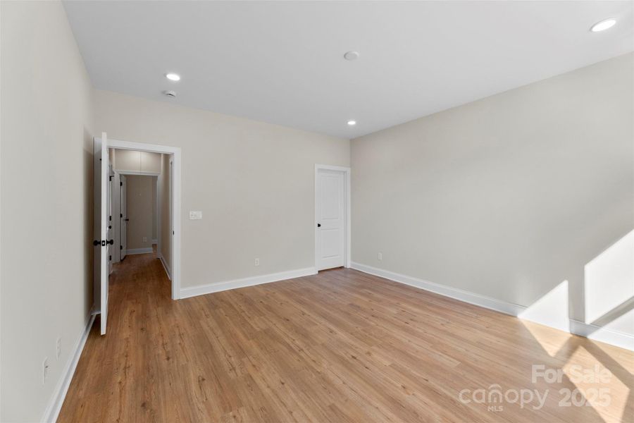 Spacious, unfurnished interior of a new home in , Monroe (Image 37).