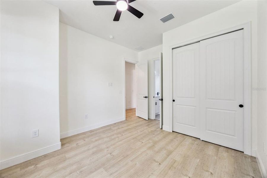 Spacious, unfurnished interior of a new home in , Clermont (Image 38).